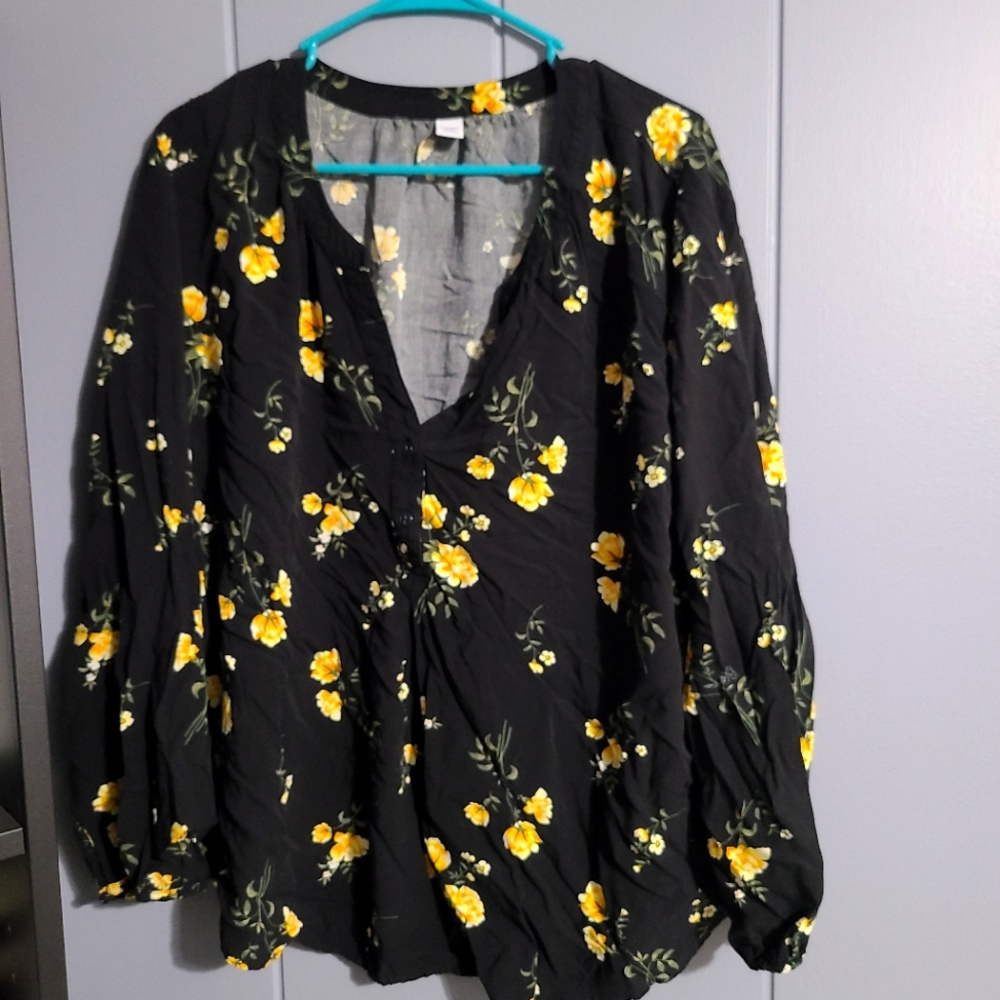 Old Navy top with flowers